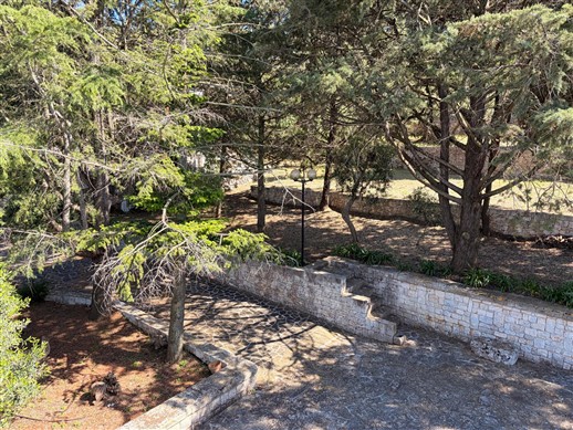 Villa Panoramica In Buone Condizioni Con Trullo Comunicante.